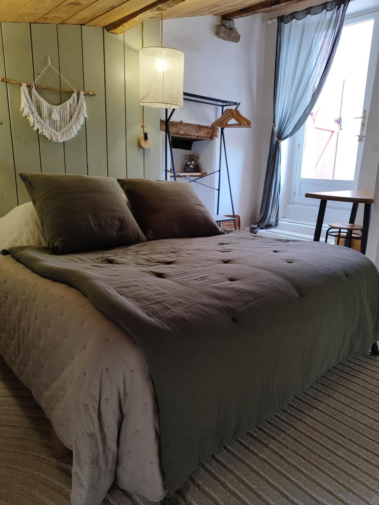 Le Logis D'Hestia Apartman Billom Kültér fotó